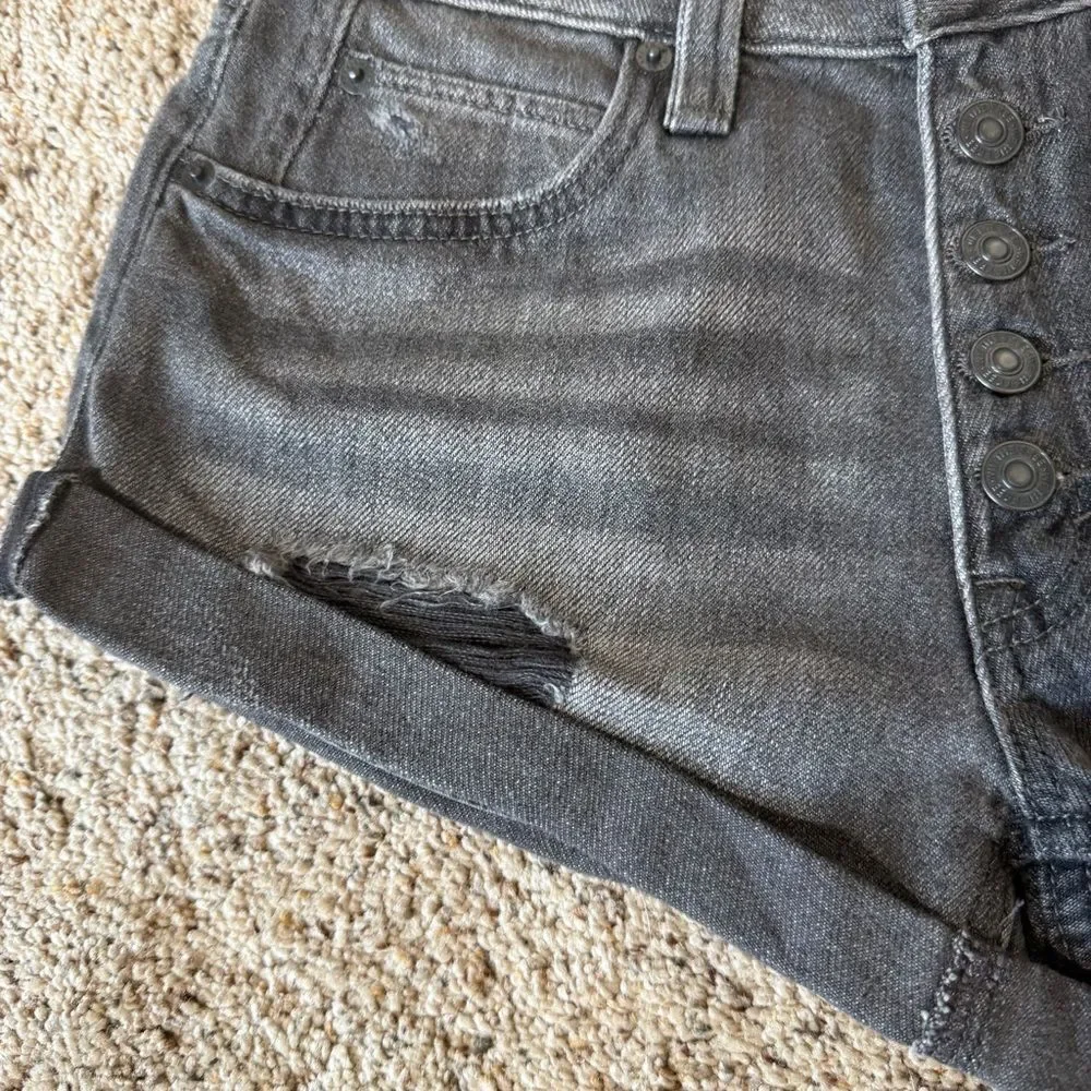 Free People Women’s Button Fly Black Distressed Hotpants Short Shorts‎ Size 25